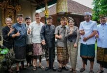 Ketua DPRD Badung I Gusti Anom Gumanti menghadiri prosesi melelet rangkaian upacara pelebon Sawa Pranawa Jero Ketut Siki di Puri Ageng Mengwi