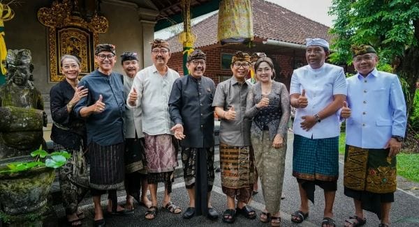 Ketua DPRD Badung I Gusti Anom Gumanti menghadiri prosesi melelet rangkaian upacara pelebon Sawa Pranawa Jero Ketut Siki di Puri Ageng Mengwi