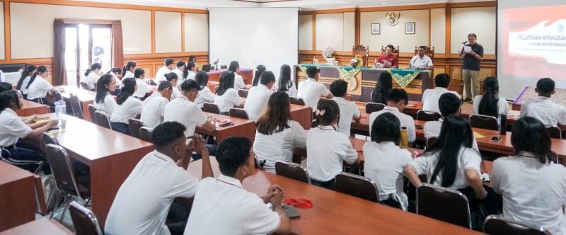 Pelatihan Wirausaha Muda Pemula Tahun 2026 yang resmi dibuka di Gedung Kwarcab Badung
