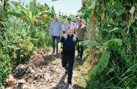 Wabup Bagus Alit Sucipta, meninjau langsung lokasi pengelolaan bahan kompos di kawasan Taman Bung Karno, Desa Penarungan, Kecamatan Mengwi