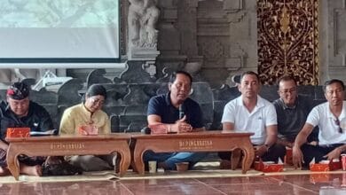 Anom Gumanti menghadiri kegiatan sosialisasi rencana pembangunan Museum Taman Perdamaian Bali yang dilaksanakan di Balai Banjar Pengabetan Kuta
