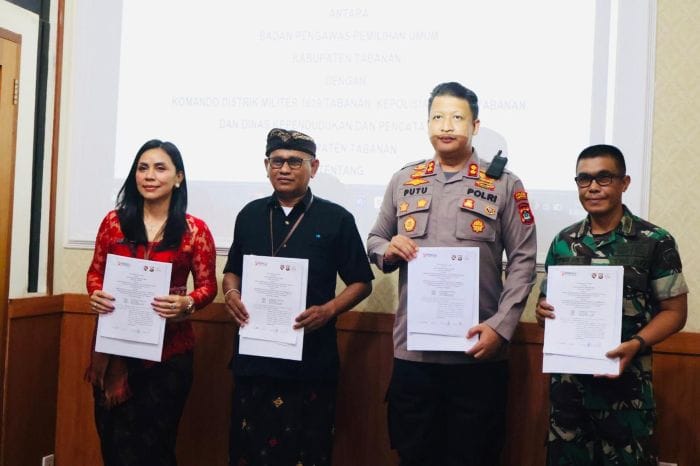 Bawaslu Tabanan menandatangani Perjanjian Kerja Sama dengan Polres Tabanan, Kodim 1619/Tabanan, dan Disdukcapil Tabanan.