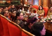 Bupati Sanjaya mendengarkan pemaparan kesiapan Tabanan mengikuti PKB 2026