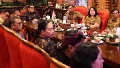 Bupati Sanjaya mendengarkan pemaparan kesiapan Tabanan mengikuti PKB 2026