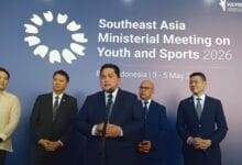 Menpora Erick Thohir memberi penjelasan terkait pelaksanaan Forum Southeast Asia Ministerial Meeting on Youth and Sports 2026 di The Meru Hotel Sanur, pada 3–5 Mei 2026