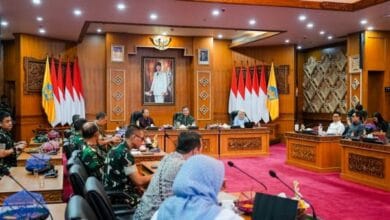 Bupati Wayan Adi Arnawa saat hadiri rapat koordinasi Pembangunan PSEL Denpasar Raya kawasan Benoa di Ruang Rapat Kertha Sabha, Kompleks Rumah Jabatan Gubernur Bali serta ke lokasi proyek PSEL Denpasar Raya