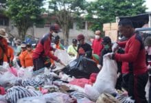 Proses pemilahan sampah yang dibuang warga di Kota Tabanan lewat program Kegiatan Resik Sampah Ngayah Ring Pertiwi
