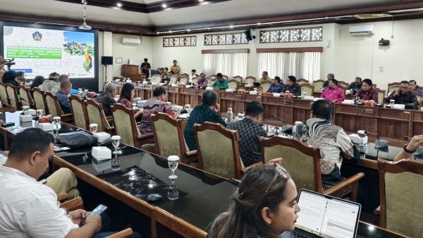 RDP DPRD Bali tentang tata ruang, aset daerah, dan perizinan dengan BTID, yang digelar di Ruang Rapat Gabungan DPRD Bali