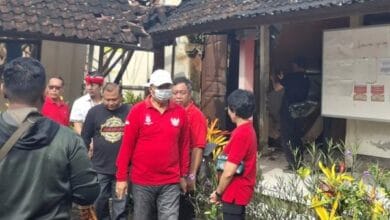 Wabup I Made Dirga saat meninjau SD 3 Sembung Gede, Kerambitan yang ambruk