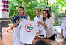 Bunda Anti Narkoba Kabupaten Badung, Nyonya Rasniathi Adi Arnawa membuka Sosialisasi Bahaya Narkoba di SMP Negeri 6 Mengwi