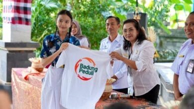 Bunda Anti Narkoba Kabupaten Badung, Nyonya Rasniathi Adi Arnawa membuka Sosialisasi Bahaya Narkoba di SMP Negeri 6 Mengwi