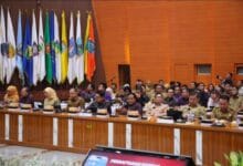 Bupati Adi Arnawa saat menghadiri Rakor Monitoring Pelaksanaan Kegiatan Perluasan Piloting Digitalisasi Bansos dipimpin Mendagri Tito Karnavian