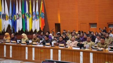 Bupati Adi Arnawa saat menghadiri Rakor Monitoring Pelaksanaan Kegiatan Perluasan Piloting Digitalisasi Bansos dipimpin Mendagri Tito Karnavian