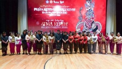 Bupati Wayan Adi Arnawa bersama Wabup Bagus Alit Sucipta saat hadir menutup PKB Kabupaten Badung XLVIII Tahun 2026 di Balai Budaya Giri Nata Mandala, Puspem Badung