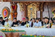 DPRD Badung bersama Pemerintah Kabupaten Badung menyalurkan bantuan keuangan Rp2 juta per Kepala Keluarga (KK) kepada masyarakat Hindu menjelang Hari Raya Galungan dan Kuningan 2026
