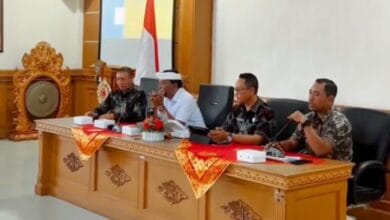 Ketua DPRD Kabupaten Badung, I Gusti Anom Gumanti, menghadiri rapat sosialisasi pembangunan drainase pengendalian banjir di ruas Jalan Basangkasa-Sunset Road