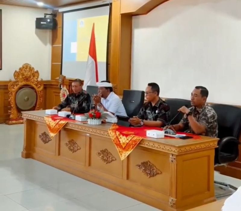 Ketua DPRD Kabupaten Badung, I Gusti Anom Gumanti, menghadiri rapat sosialisasi pembangunan drainase pengendalian banjir di ruas Jalan Basangkasa-Sunset Road
