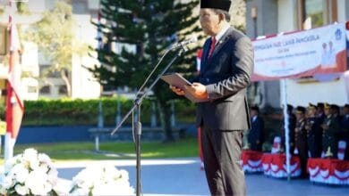 Ketua DPRD Kabupaten Badung, I Gusti Anom Gumanti saat membacakan Teks Pancasila