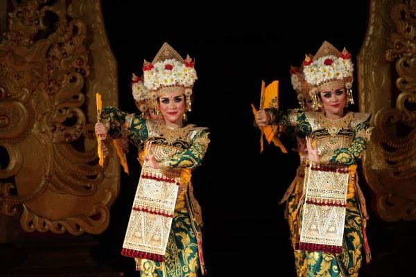 Sanggar Seni Dharmawangsa, Banjar Sedang Kelod, Desa Sedang, Kecamatan Abiansemal, menampilkan empat garapan Palegongan dalam Utsawa Palegongan Klasik Khas Duta Badung pada rangkaian PKB
