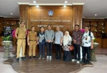 Sekretaris DPRD Badung I Gede Surya Kurniawan didampingi Tenaga Ahli DPRD Kabupaten Badung I Made Wiraguna menerima kunjungan konsultasi dan koordinasi Pimpinan DPRD Kabupaten Karawang