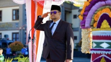 Wabup Bagus Alit Sucipta saat memimpin Apel Peringatan Hari Lahir Pancasila Tahun 2026 di Lapangan Mangupraja Mandala, Puspem Badung