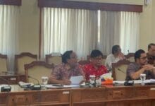 Anggota Komisi I DPRD Provinsi Bali I Wayan Tagel Winarta menyoroti soal LPD bermasalah dan penipuan online