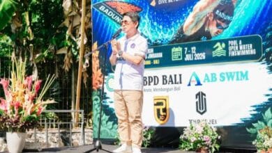 Bupati Wayan Adi Arnawa membuka, Badung Finswimming Open 2026 Piala Bupati Badung 2026 di Kolam Renang Tirta Arum, Desa Blahkiuh, Abiansemal