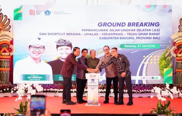 Bupati Wayan Adi Arnawa bersama Gubernur Wayan Koster, Wabup Bagus Alit Sucipta saat ground breaking di lokasi proyek JLS Jalan Labuan Sait - Pedati serta pembangunan trase jalan Pura Kulat - Labuan Sait, Desa Pecatu, Kuta Selatan
