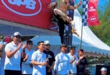 Ketua DPRD Kabupaten Badung I Gusti Anom Gumanti bersama Bupati Badung I Wayan Adi Arnawa pada pembukaan Lomba Layang-layang SPB FEST #4