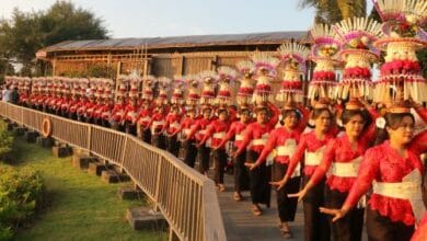 Parade gebogan jadi daya tarik setiap gelaran Festival Tanah Lot