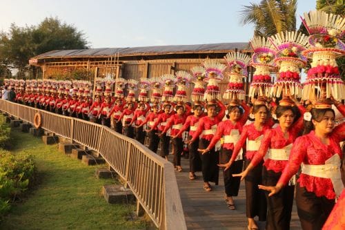 Parade gebogan jadi daya tarik setiap gelaran Festival Tanah Lot