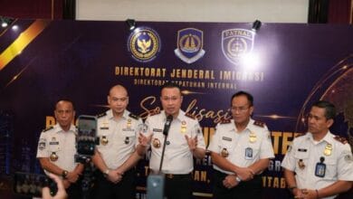 Pimpinan Imigrasi memberikan keterangan terkait pembekalan penguatan integritas kepada jajaran internal keimigrasian dalam rangka pembenahan instansi