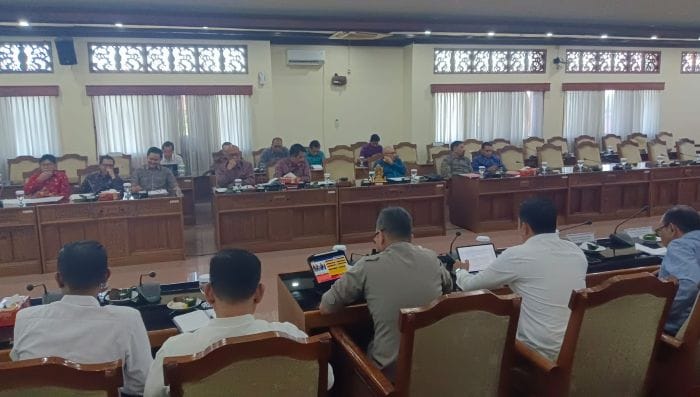 Rapat Komisi I DPRD Provinsi Bali membahas pengamanan Bali seiring meningkatkan angka kriminalitas