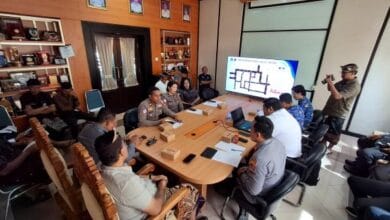 Rapat evaluasi rekayasa lalau lintas jalan Pecatu-Uluwatu yang digelar di Ruang Rapat Kepala Dinas Perhubungan, Puspem Badung