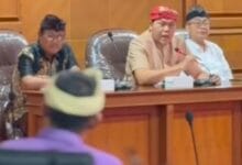 Wakil Ketua Komisi IV DPRD Kabupaten Badung, I Made Suwardana, menerima audiensi dari Pengurus Cabang Federasi Serikat Pekerja Pariwisata dan Ekonomi Kreatif