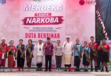 Bunda Anti Narkoba Kabupaten Badung, Nyonya Rasniathi Adi Arnawa saat acara bertajuk “Merdeka Tanpa Narkoba” di Mie Kober Dalung, Kuta Utara