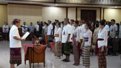 Bupati Adi Arnawa melantik dan mengambil sumpah dan janji Pejabat Pimpinan Tinggi Pratama, Pejabat Administrator, Pejabat Pengawas, dan Pejabat Fungsional