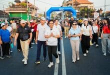 Bupati Wayan Adi Arnawa saat Badung First Car Free Day di sepanjang Jalan Teuku Umar Barat, Kerobokan