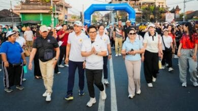 Bupati Wayan Adi Arnawa saat Badung First Car Free Day di sepanjang Jalan Teuku Umar Barat, Kerobokan