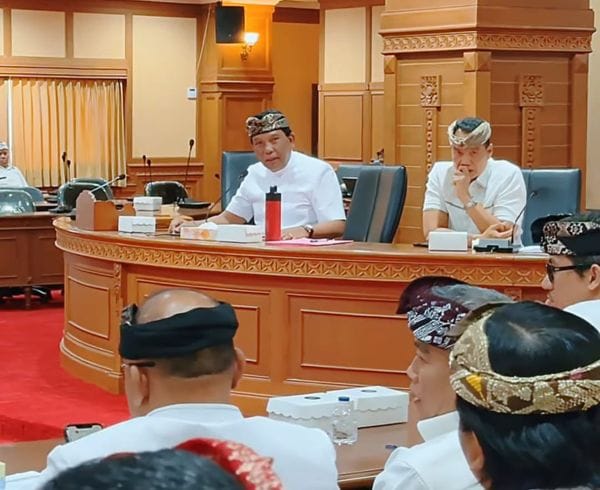 Ketua DPRD Badung I Gusti Anom Gumanti saat memimpin rapat kerja membahas KUA-PPAS Perubahan 2026
