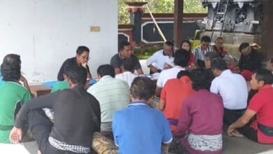 Masyarakat Desa Kukuh, Kubu, Karangasem mengikuti pembinaan mewujudkan desa wisata religi