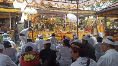 Prosesi penyineban Pura Parahyangan Panca Pandita Karang Pandan Solo