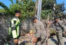 Satpol PP Badung menertibkan bangunan liar di Kerobokan Kelod