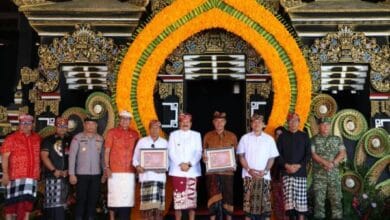 Wabup I Made Dirga menutup Tanah Lot Art and Food Festival VII tahun 2026