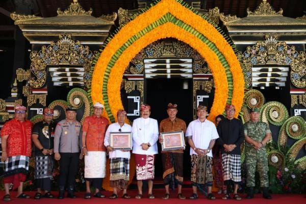 Wabup I Made Dirga menutup Tanah Lot Art and Food Festival VII tahun 2026