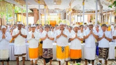 Ketua DPRD Badung I Gusti Anom Gumanti bersama Wagub I Nyoman Giri Prasta dan Bupati I Wayan Adi Arnawa menghadiri Upacara Atma Wedana, Nyekah Kurung Nyatur Rebah serta Upacara Manusa Yadnya di Kuta