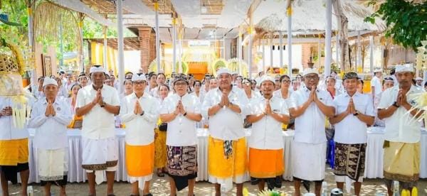 Ketua DPRD Badung I Gusti Anom Gumanti bersama Wagub I Nyoman Giri Prasta dan Bupati I Wayan Adi Arnawa menghadiri Upacara Atma Wedana, Nyekah Kurung Nyatur Rebah serta Upacara Manusa Yadnya di Kuta