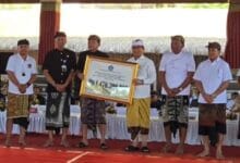 Ketua DPRD Kabupaten Badung I Gusti Anom Gumanti menghadiri Upacara Pitra Yadnya (Ngaben) Sawa Pranawa Madya, Metatah lan Nyekah Massal VII Desa Adat Jimbaran