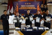 Konferensi pers operasi gabungan pengawasan orang asing terkait kasus dugaan prostutusi